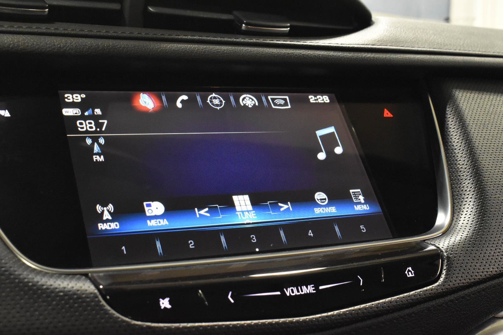 Used 2018 Cadillac XT5 Luxury w/ Driver Awareness Package image 14