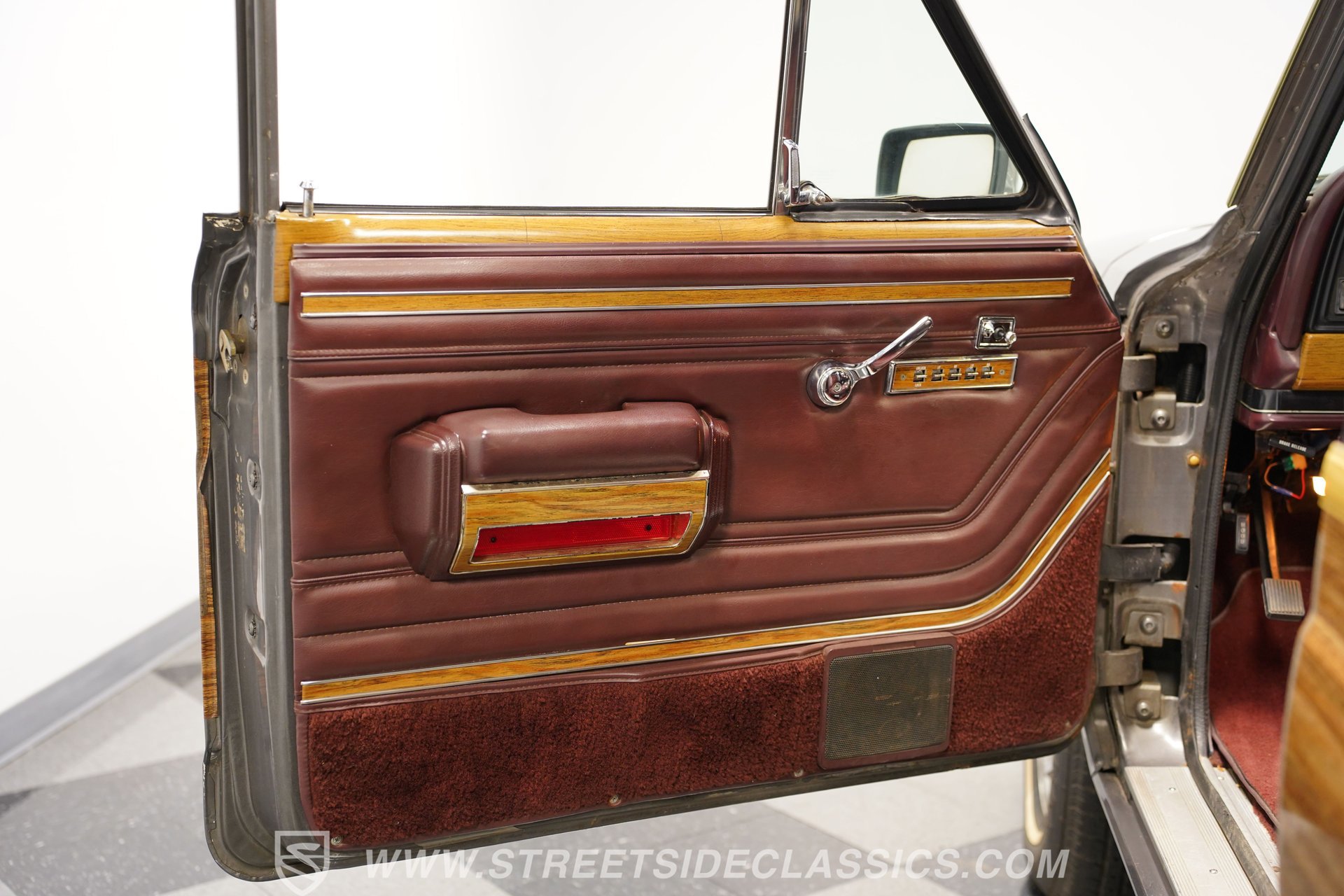 Used 1988 Jeep Grand Wagoneer image 37