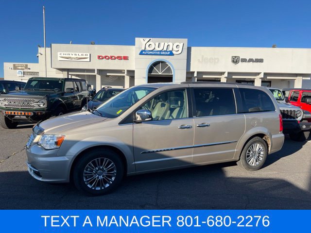 Used 2014 Chrysler Town & Country Touring-L w/ Driver Convenience Group FWD image 1