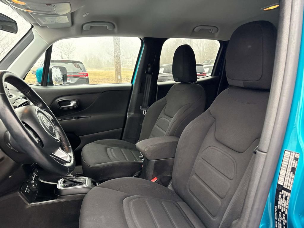 Used 2020 Jeep Renegade Latitude w/ Cold Weather Group image 14