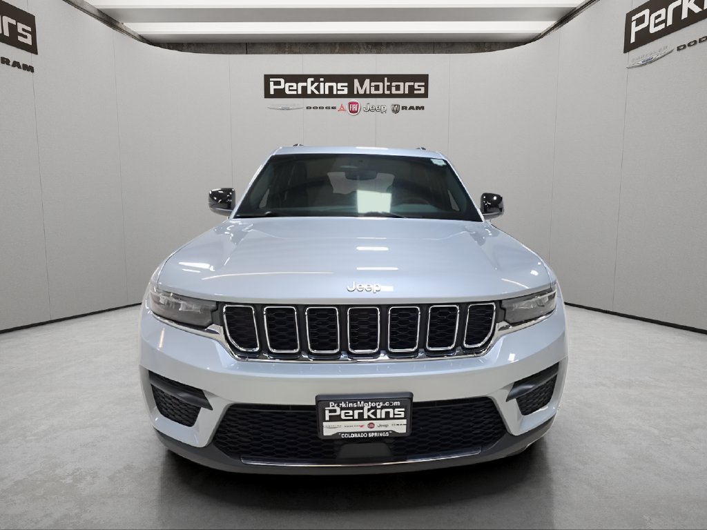 Certified 2024 Jeep Grand Cherokee Laredo AWD/4WD image 9