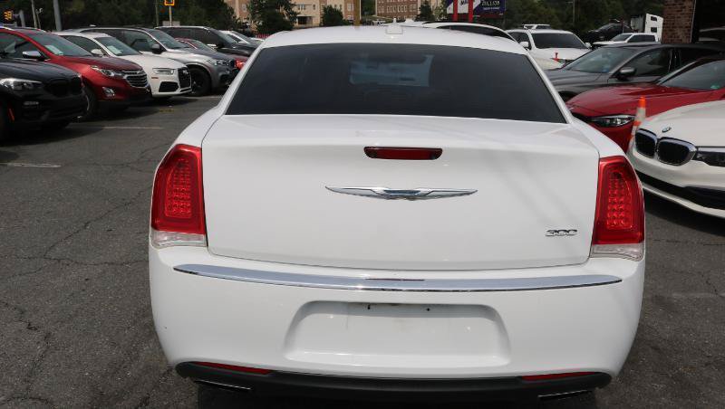 Used 2017 Chrysler 300 C RWD image 6