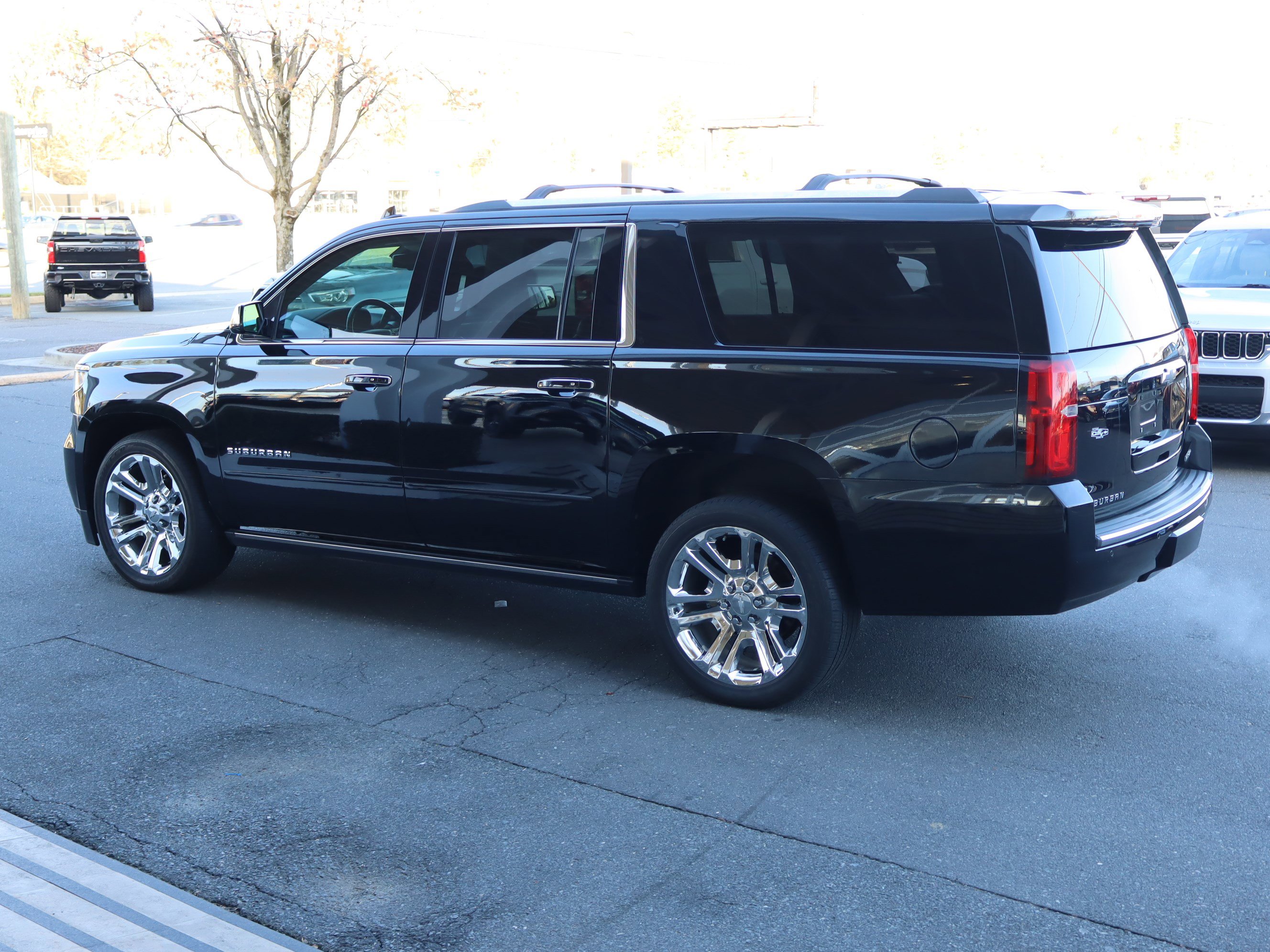 Used 2020 Chevrolet Suburban Premier w/ Premier Plus Edition image 8