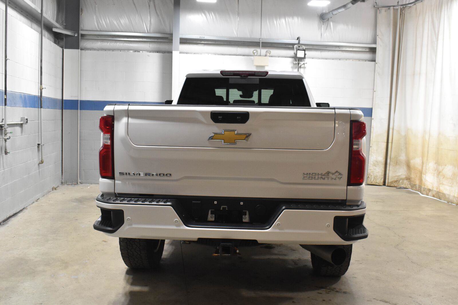 Used 2024 Chevrolet Silverado 3500 High Country w/ High Country Premium Package AWD/4WD image 23