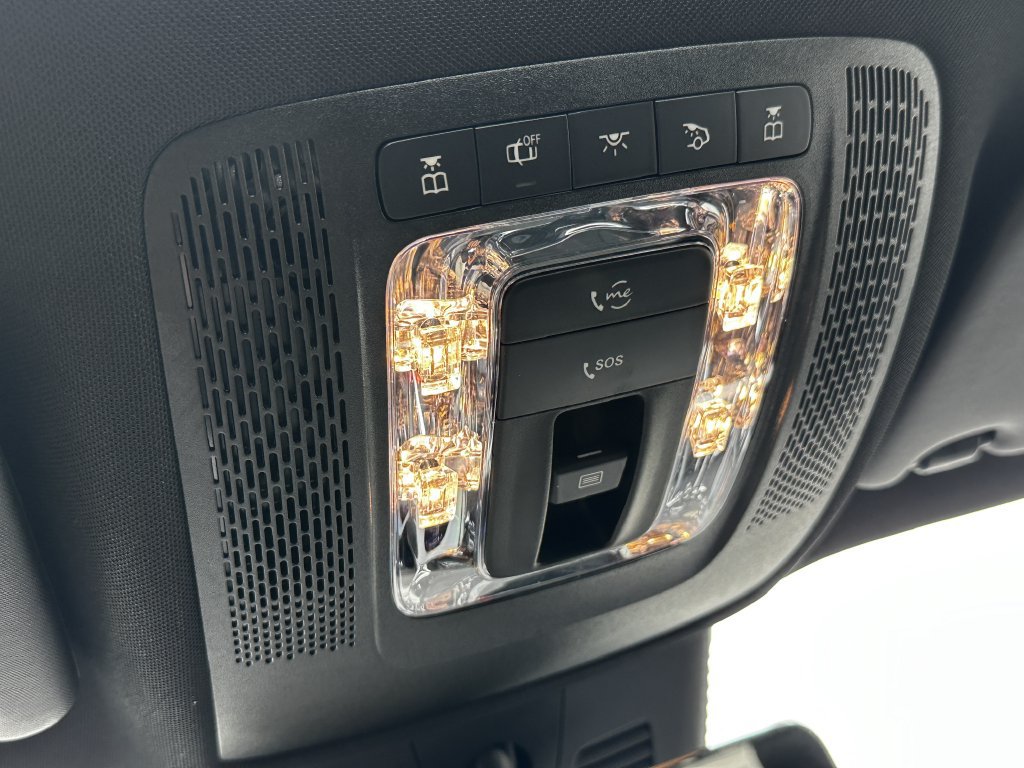Certified 2025 Mercedes-Benz GLB 250 image 33