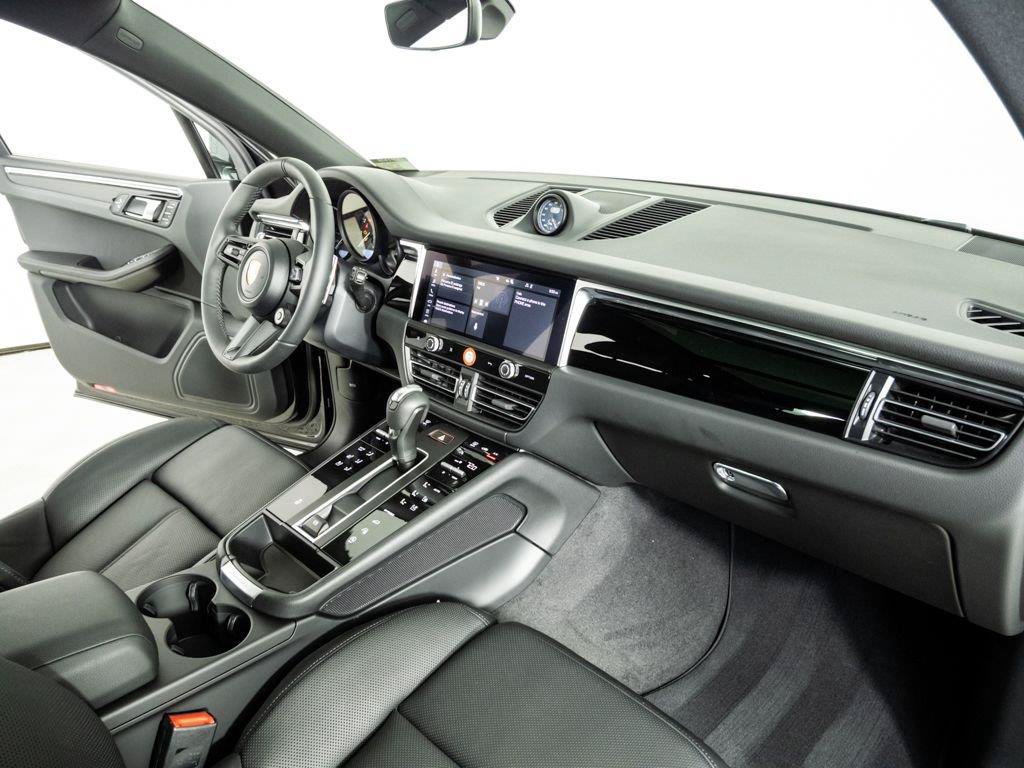 New 2026 Porsche Macan AWD/4WD image 25