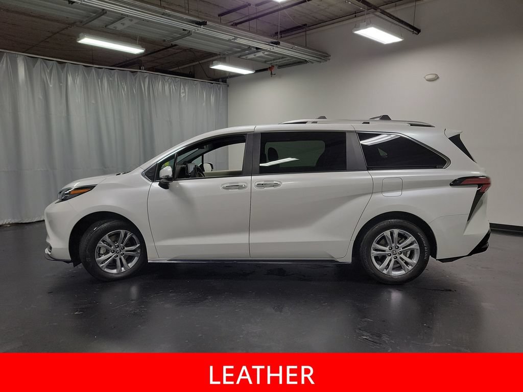 Used 2024 Toyota Sienna Platinum AWD/4WD image 5