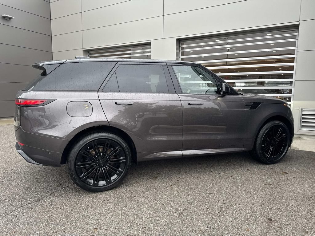 New 2026 Land Rover Range Rover Sport Dynamic SE AWD/4WD image 7