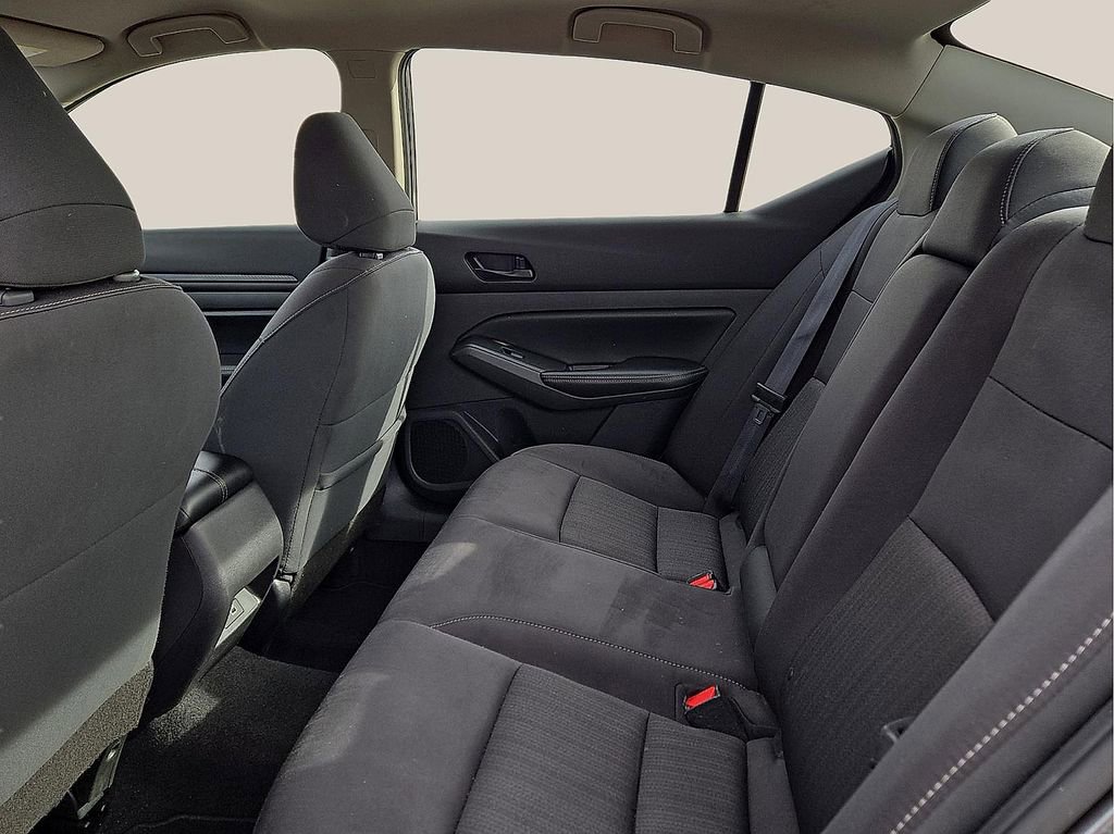 Used 2024 Nissan Altima 2.5 SV image 9