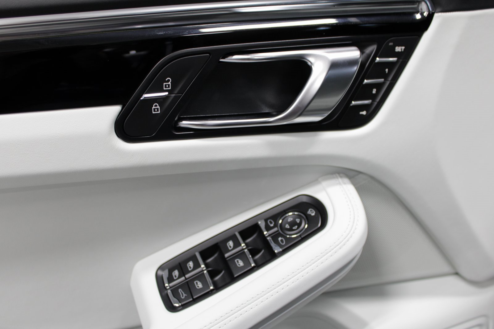 New 2026 Porsche Macan image 25