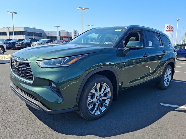 New 2025 Toyota Highlander Limited image 3