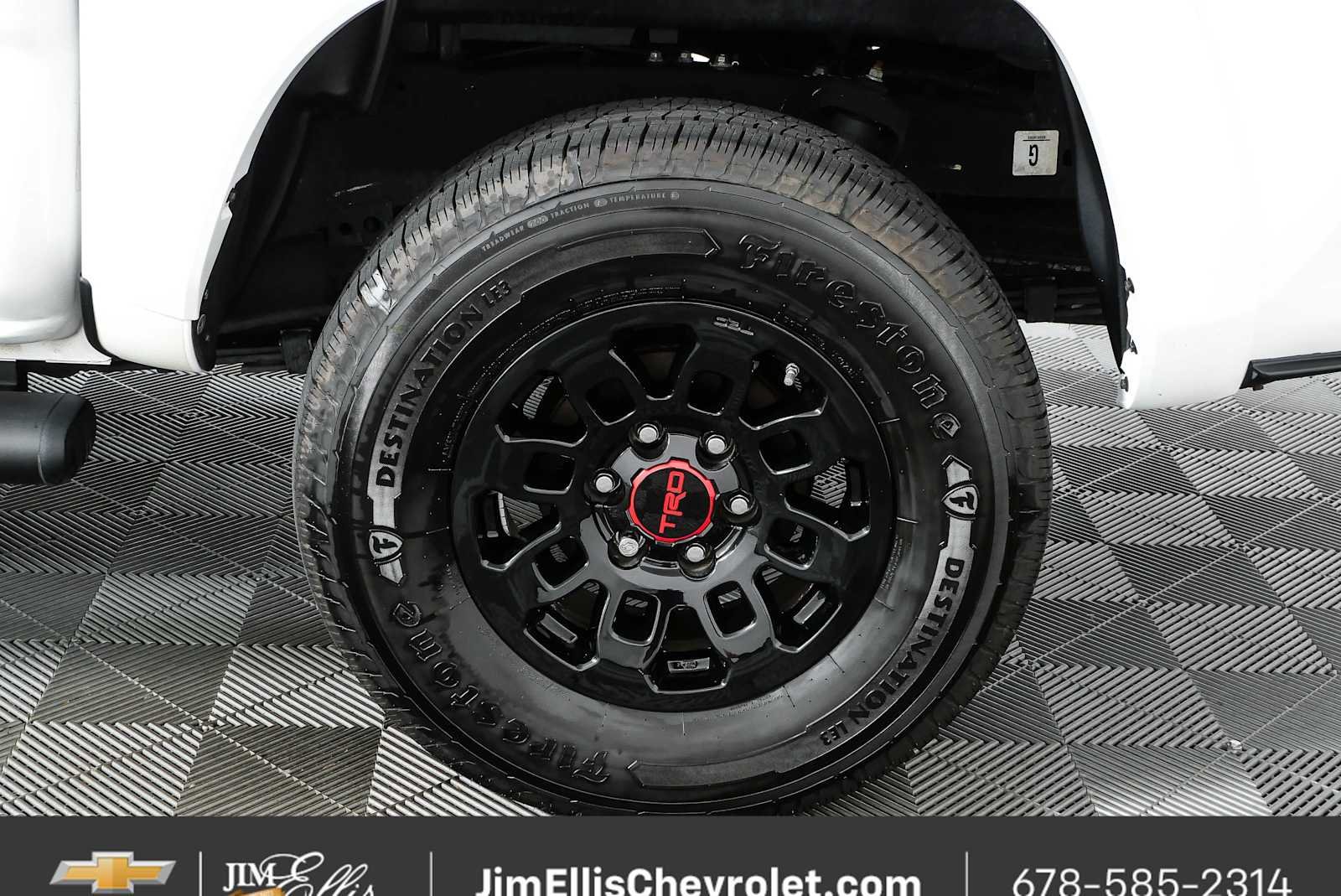 Used 2017 Toyota Tacoma SR5 w/ Tow Package AWD/4WD image 32