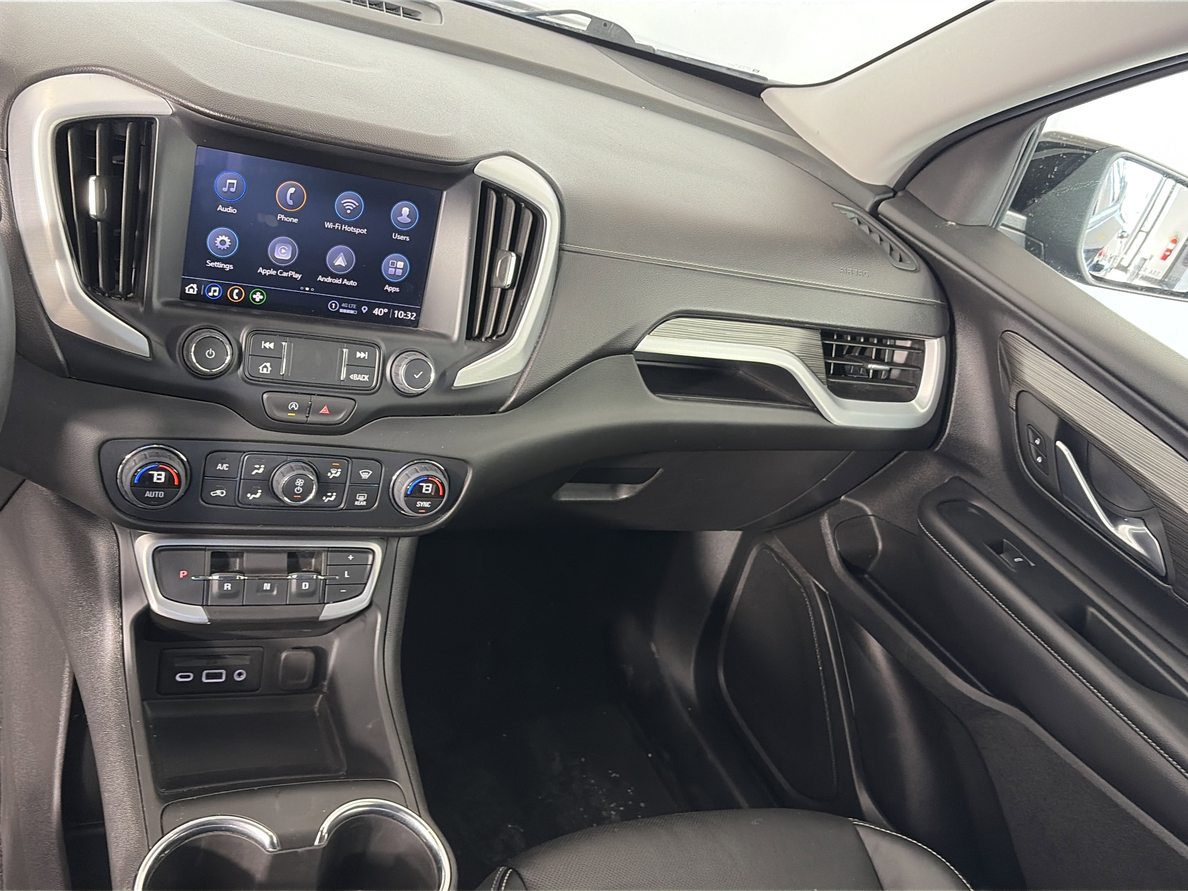 Used 2023 GMC Terrain SLT image 10