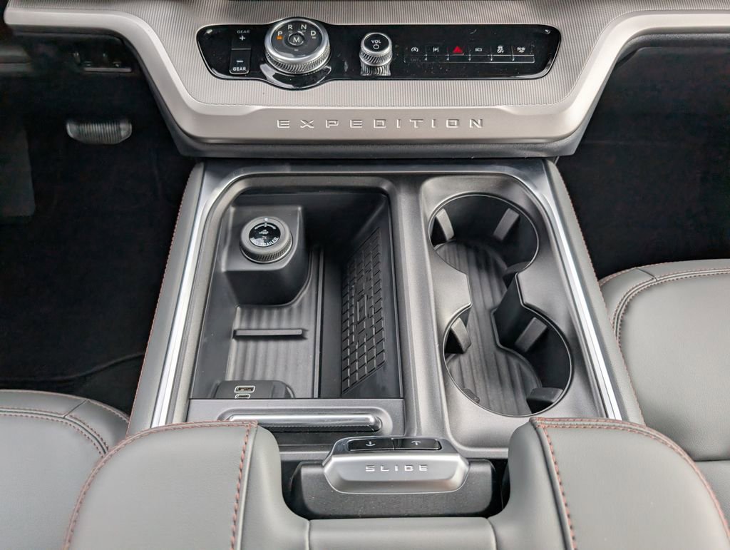 New 2025 Ford Expedition Active image 16