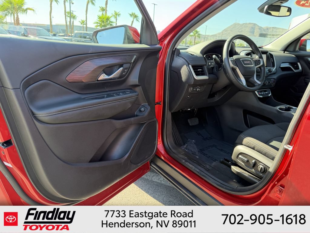 Used 2024 GMC Terrain SLE w/ Driver Convenience Package FWD image 5