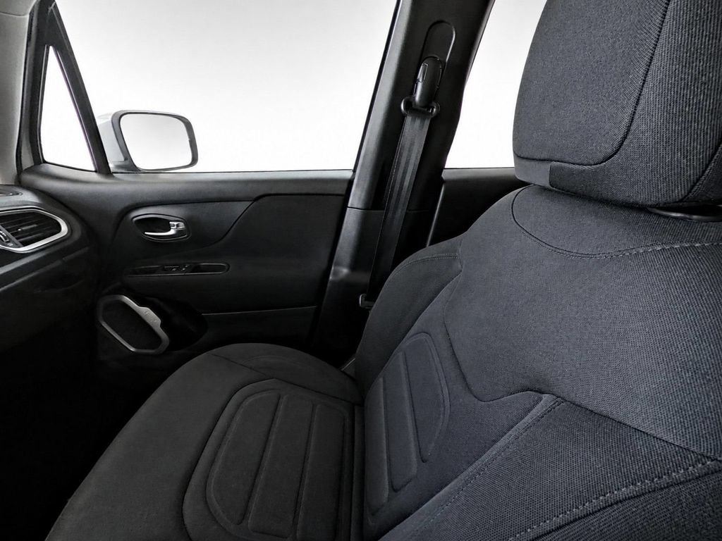 Used 2019 Jeep Renegade Latitude AWD/4WD image 21