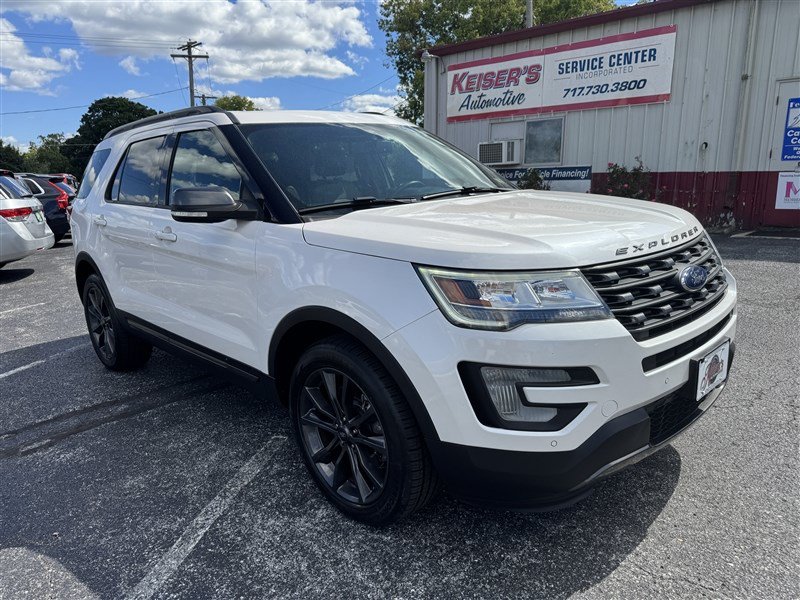 Used 2017 Ford Explorer XLT w/ Equipment Group 202A AWD/4WD image 2