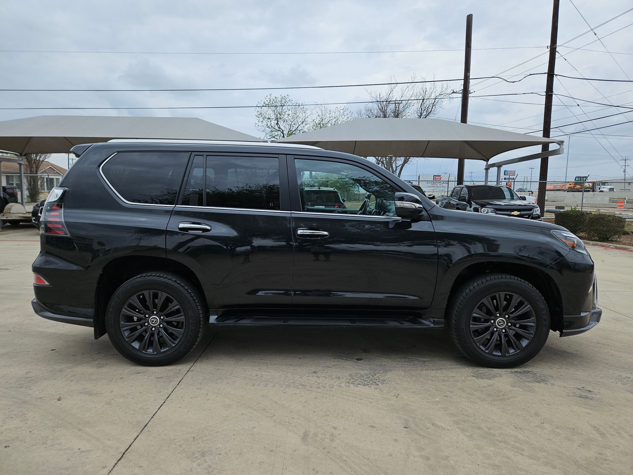 Used 2023 Lexus GX 460 Luxury w/ Sport Design Package image 2