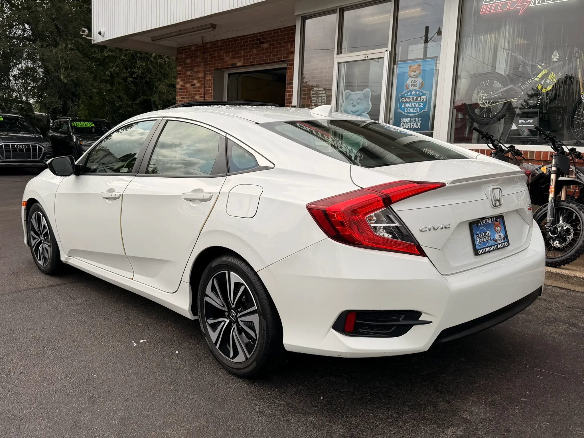 Used 2018 Honda Civic EX-T image 2