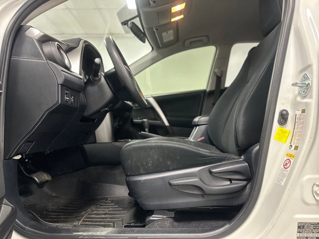 Used 2016 Toyota RAV4 LE image 17