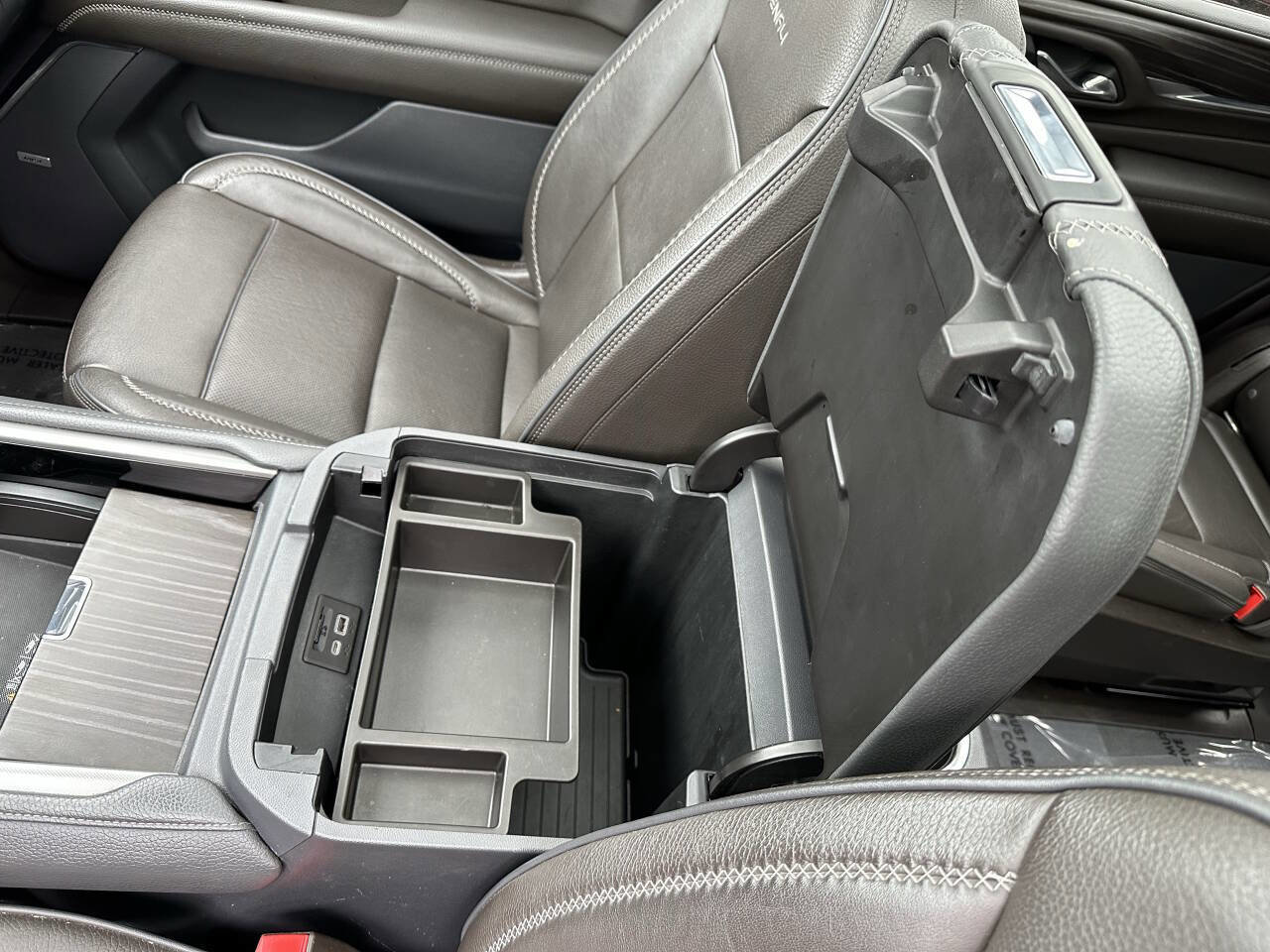 Used 2021 GMC Yukon Denali w/ Denali Premium Package image 33