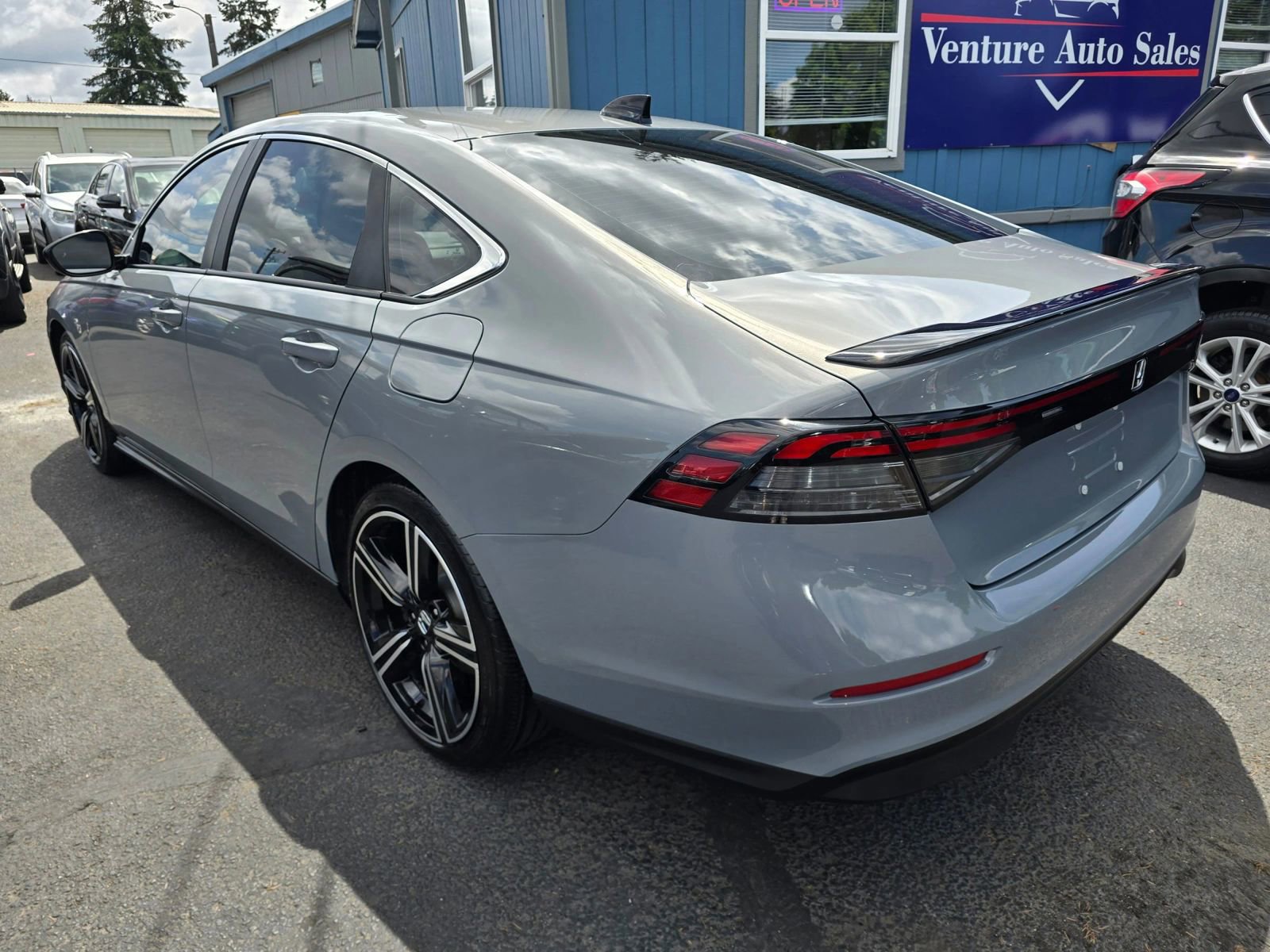 Used 2024 Honda Accord Sport image 3