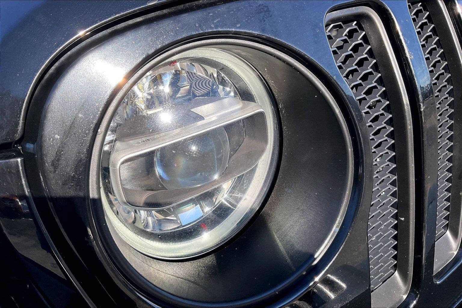 Used 2019 Jeep Wrangler Unlimited Sahara w/ Advanced Safety Group image 25