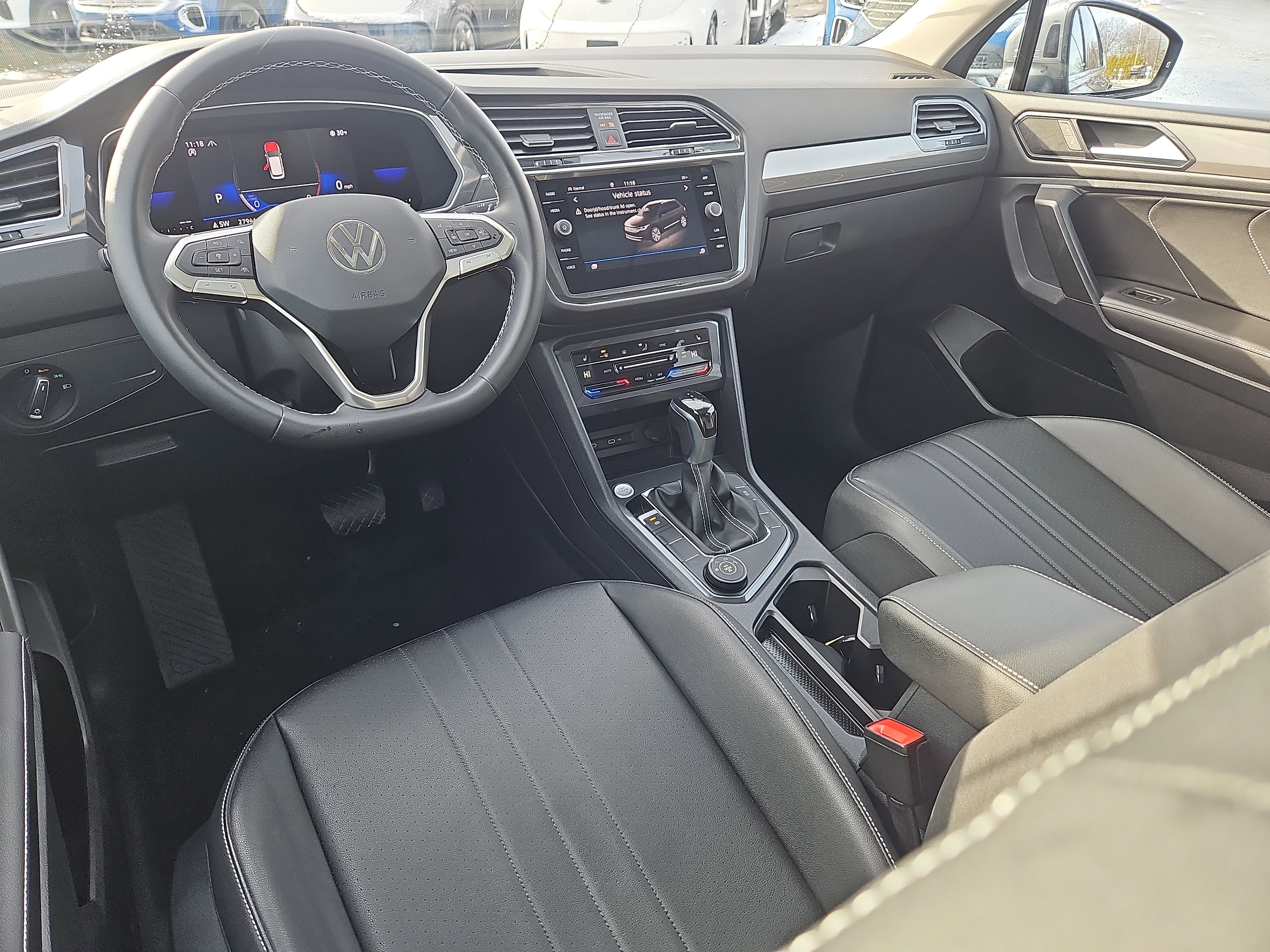 Certified 2023 Volkswagen Tiguan SE w/ Panoramic Sunroof Package image 4