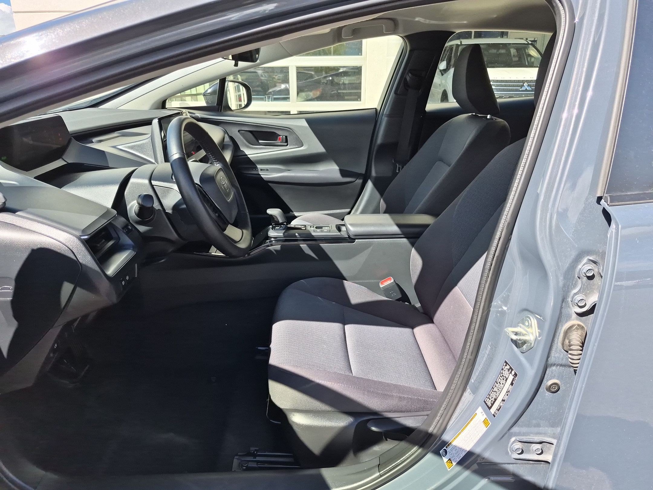 Used 2025 Toyota Prius LE FWD image 18