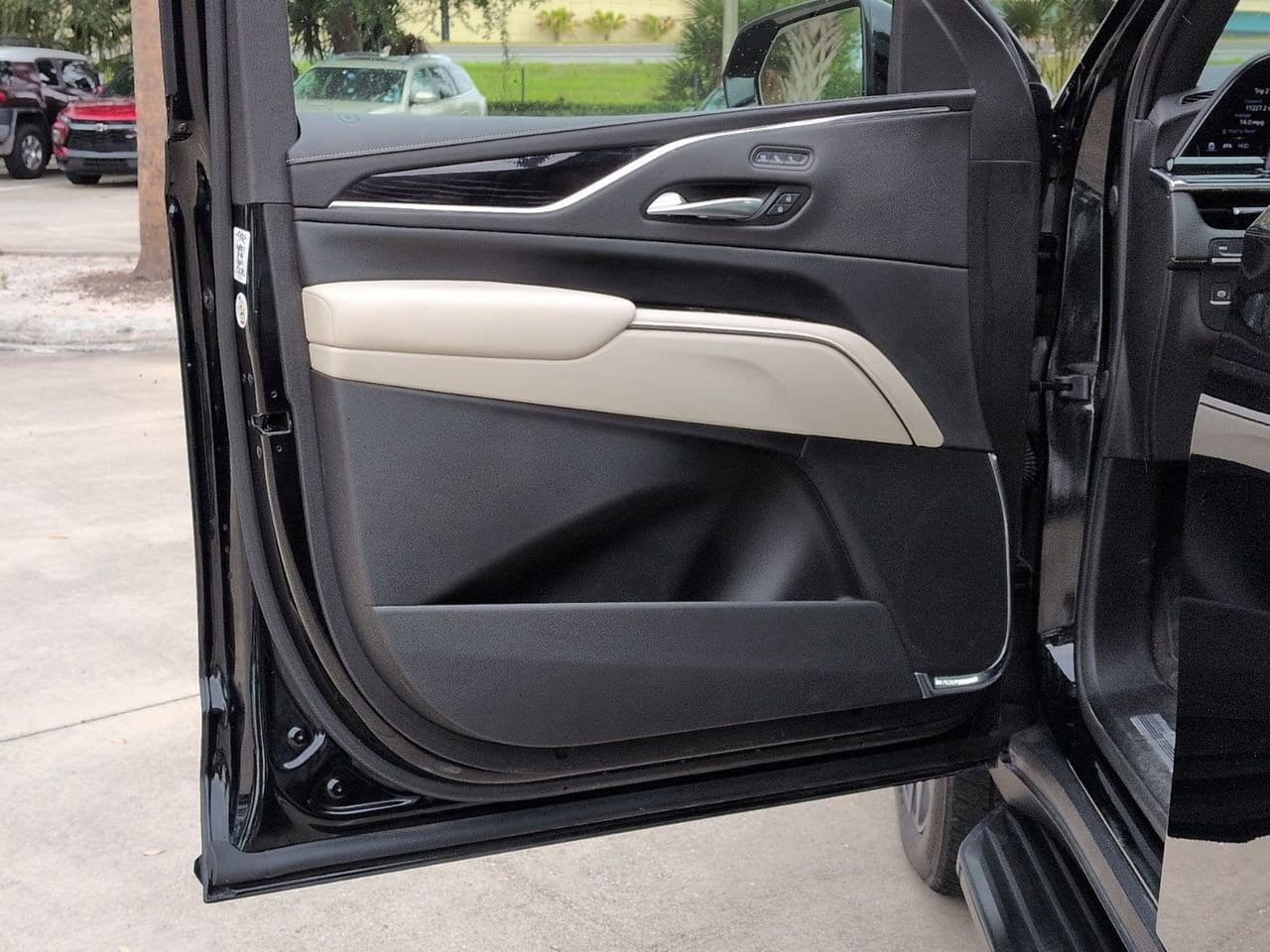 Used 2024 Cadillac Escalade Sport RWD image 8