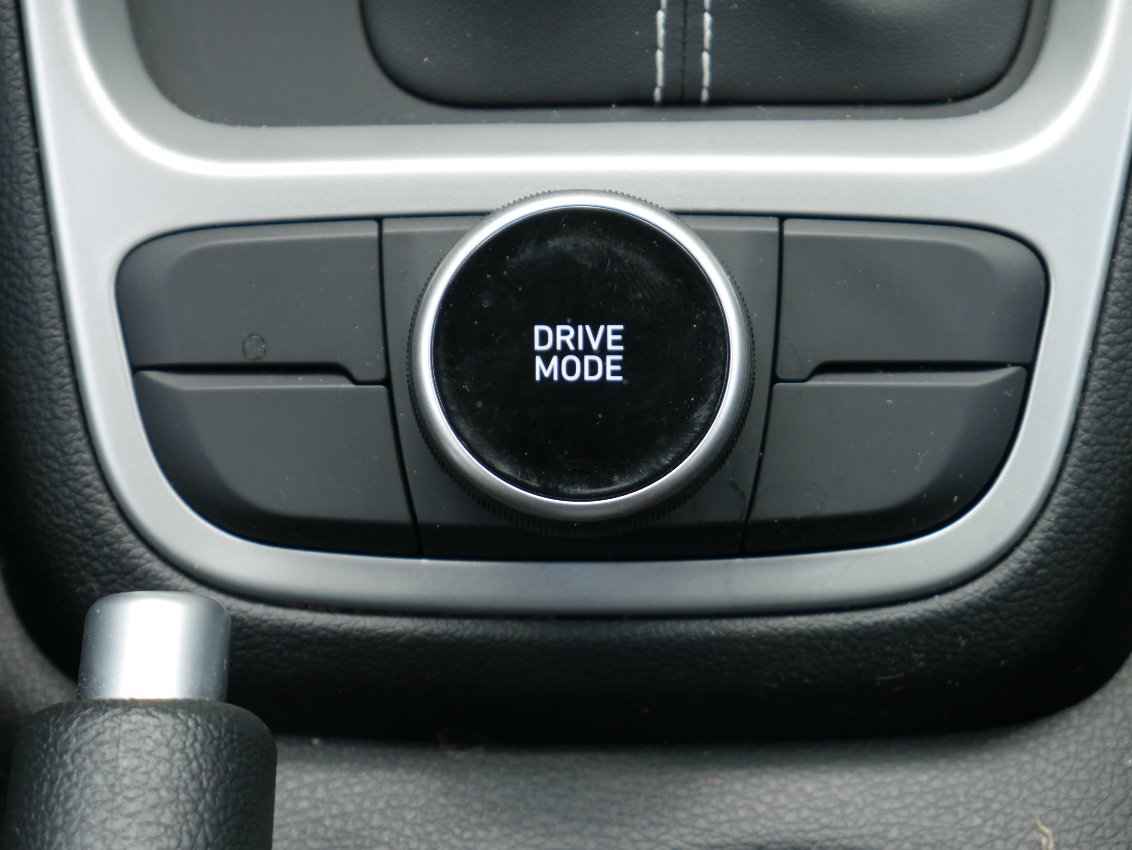 Used 2025 Hyundai Venue SEL FWD image 24