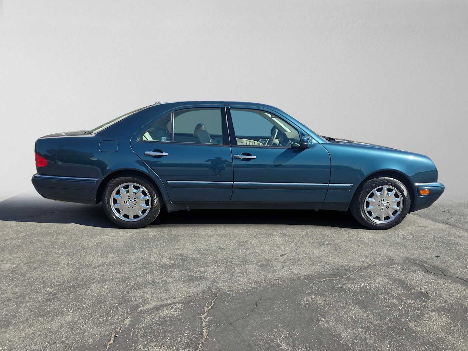 Used 1999 Mercedes-Benz E 320 Sedan image 2