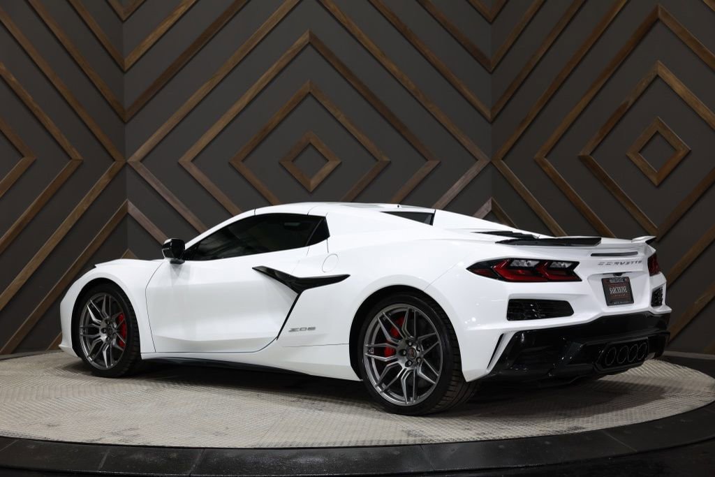 Used 2025 Chevrolet Corvette Z06 image 8