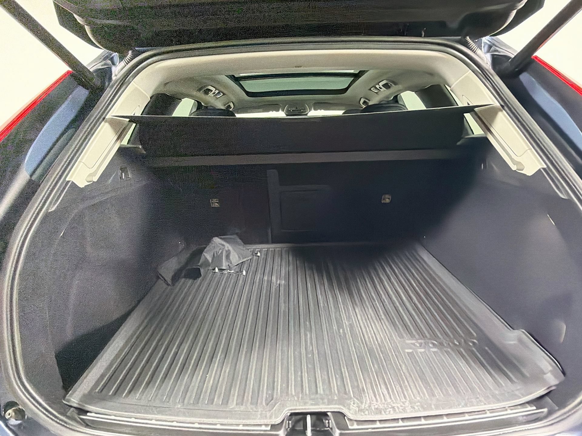 Certified 2023 Volvo XC60 B5 Core w/ Protection Package Premier FWD image 26