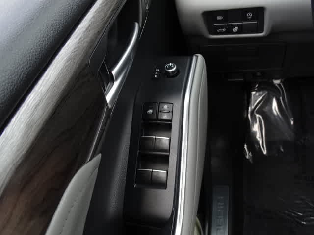 Used 2023 Toyota Highlander Limited FWD image 38