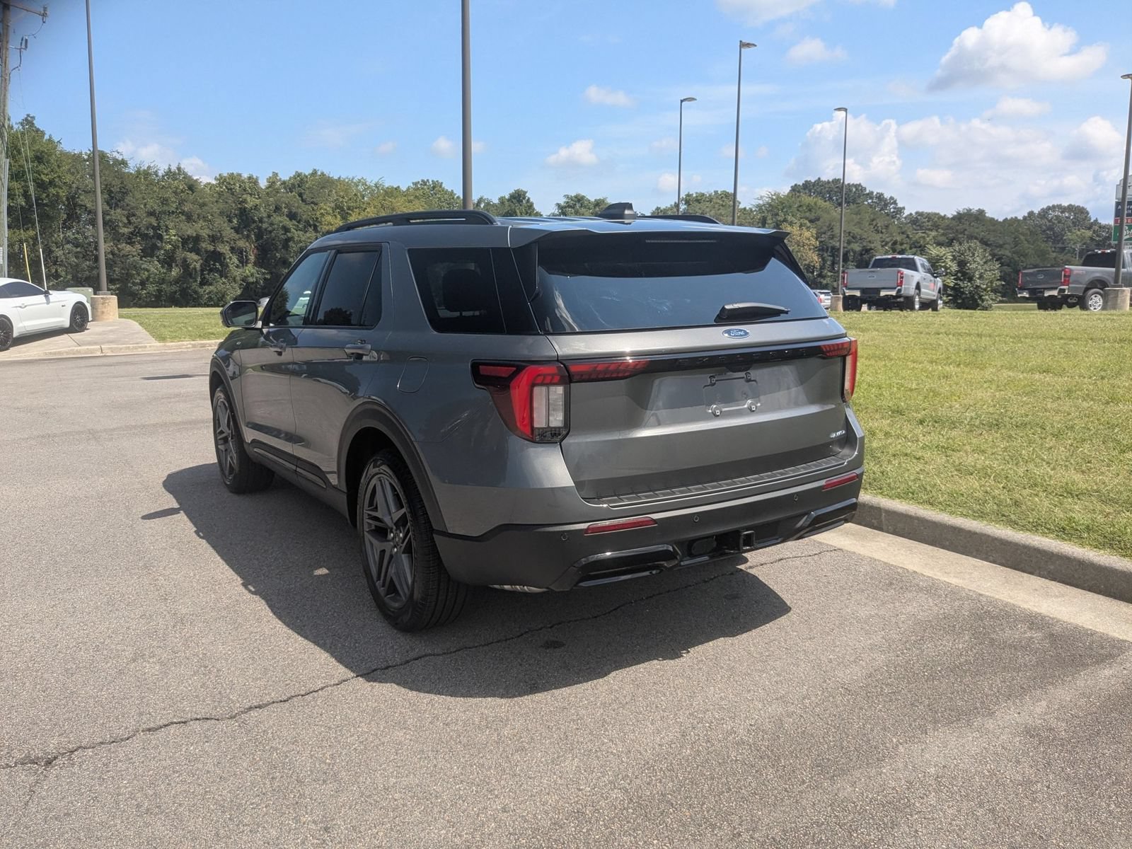 New 2026 Ford Explorer ST-Line w/ ST-Line Street Pack AWD/4WD image 5