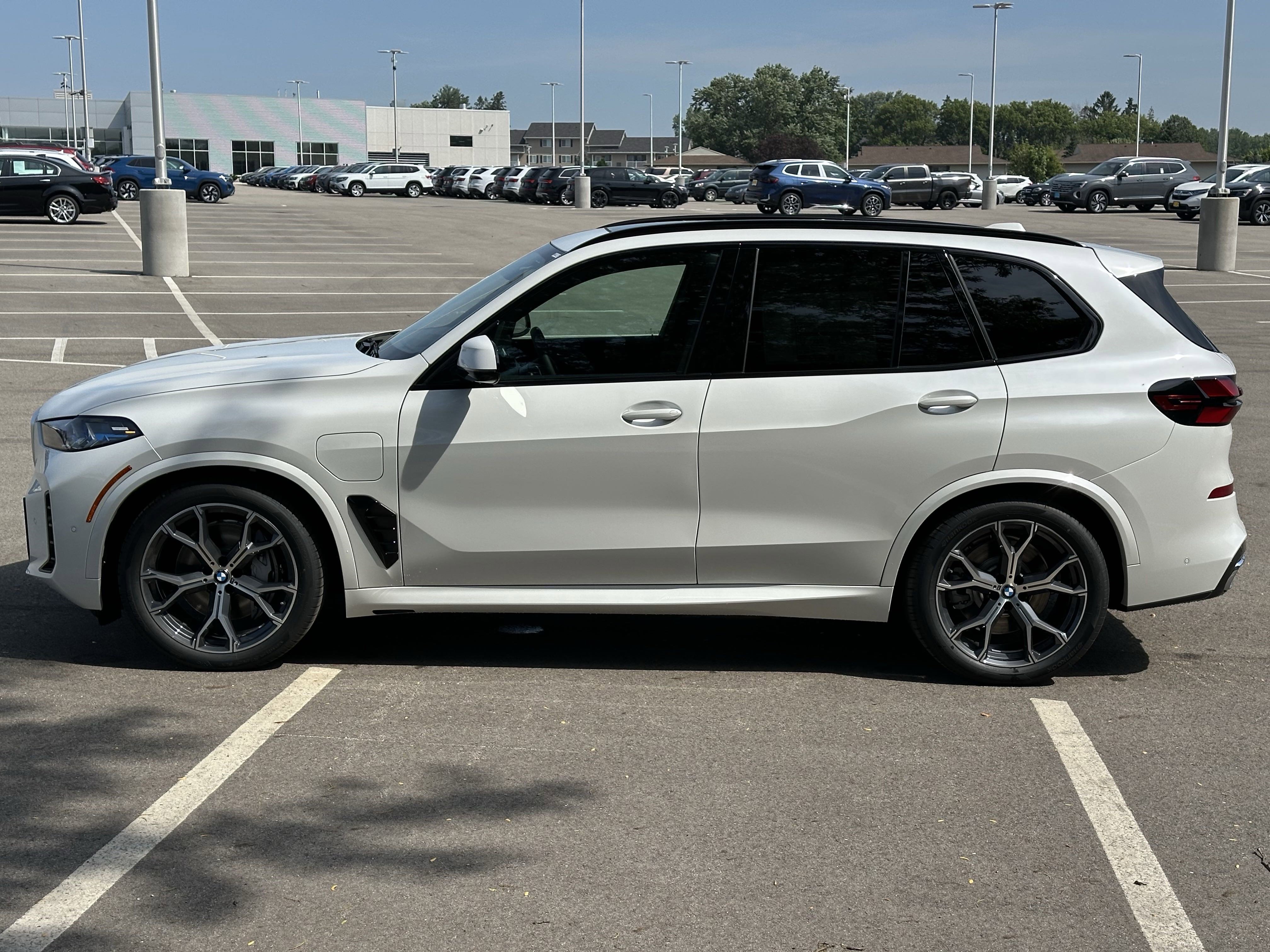 New 2026 BMW X5 xDrive50e w/ M Sport Package image 4