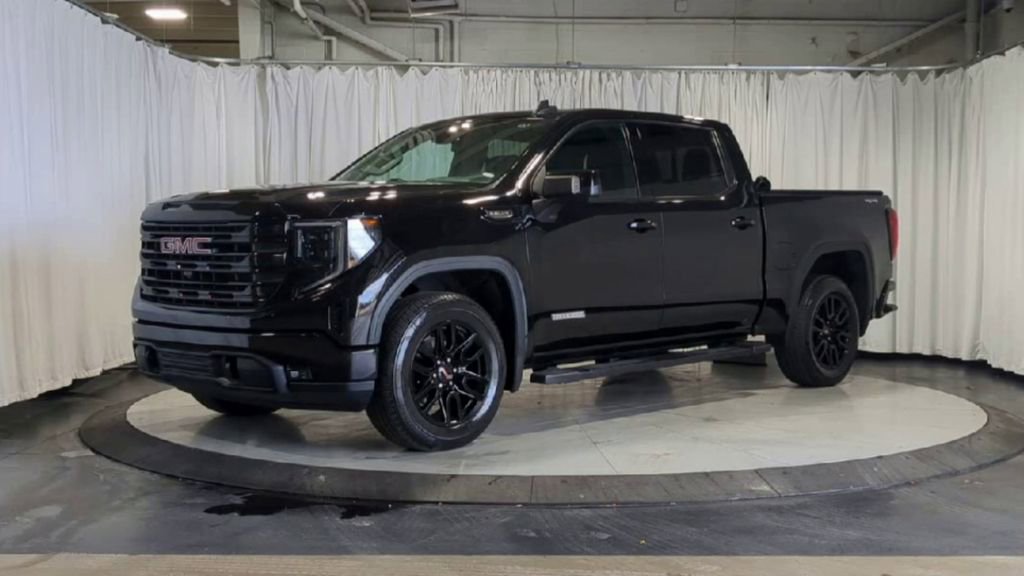Used 2023 GMC Sierra 1500 Elevation w/ Preferred Package AWD/4WD image 5
