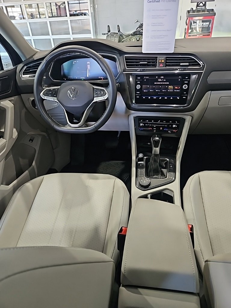 Certified 2024 Volkswagen Tiguan SE w/ Panoramic Sunroof Package image 25