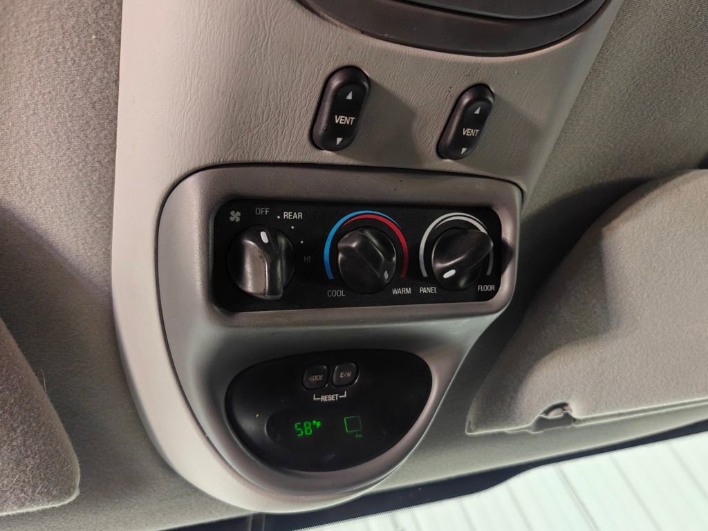 Used 2004 Ford Excursion XLT AWD/4WD image 7