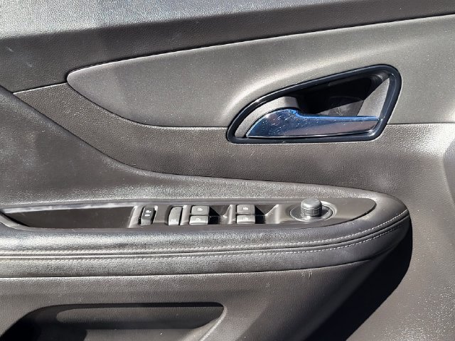 Used 2018 Buick Encore Essence FWD image 8