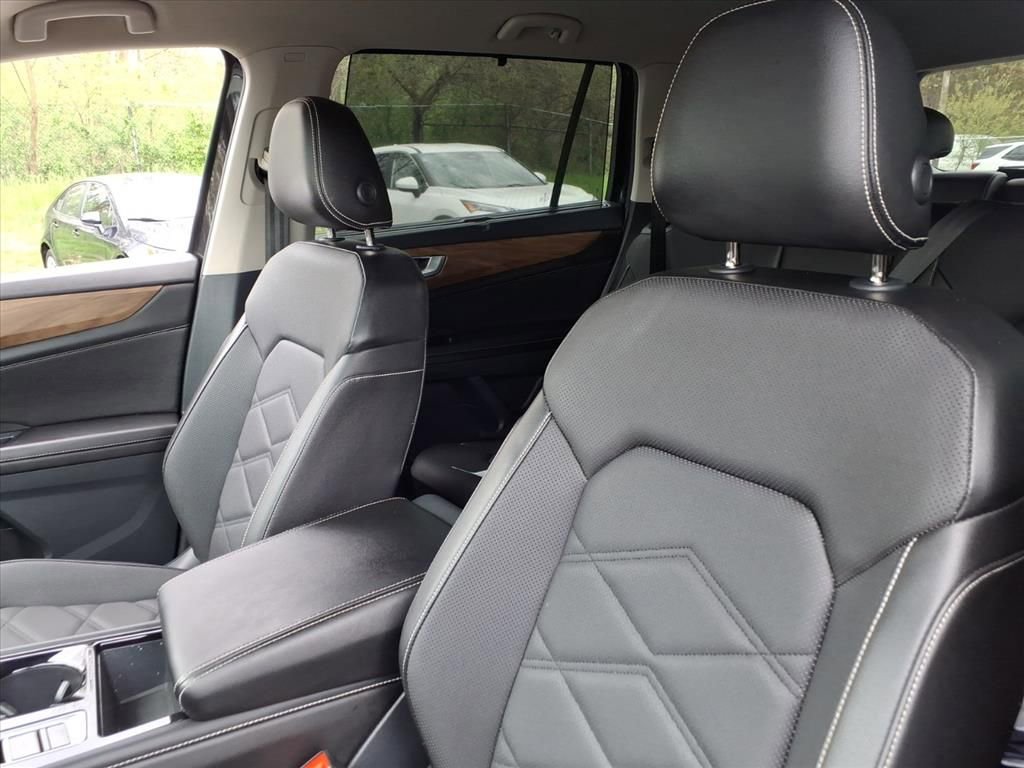 Used 2024 Volkswagen Atlas SE image 16