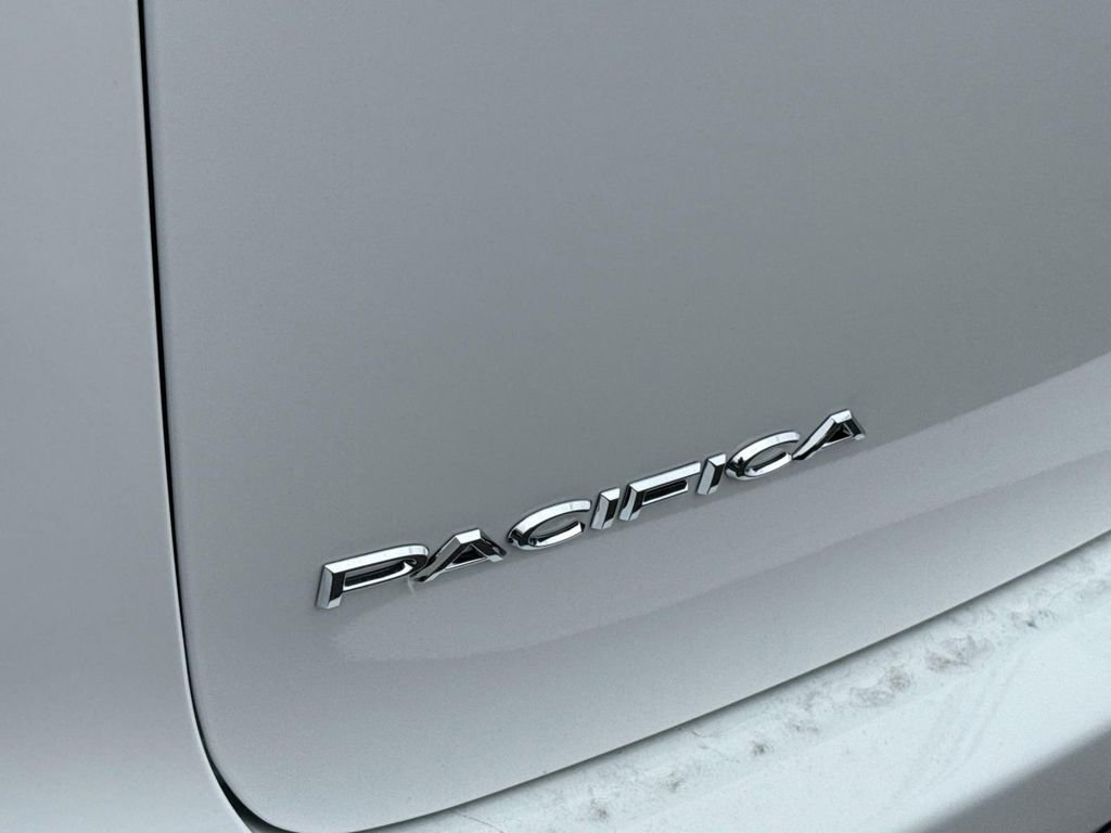 New 2026 Chrysler Pacifica Select image 6