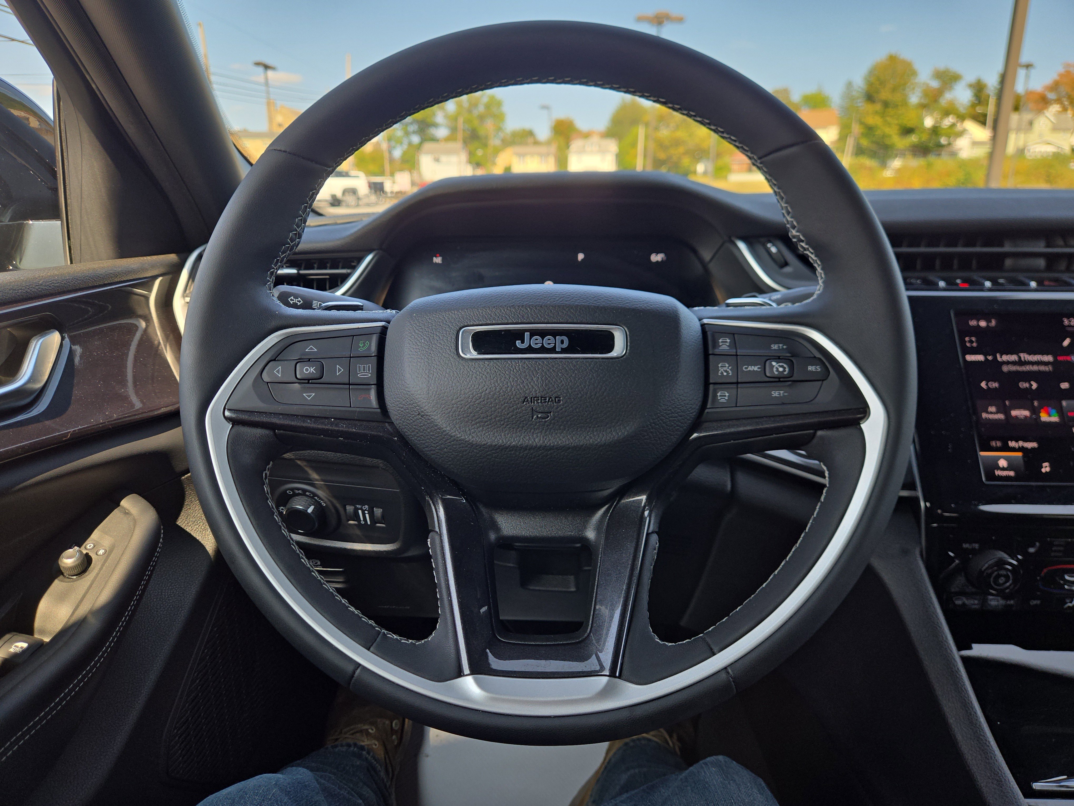 Used 2023 Jeep Grand Cherokee Altitude image 17