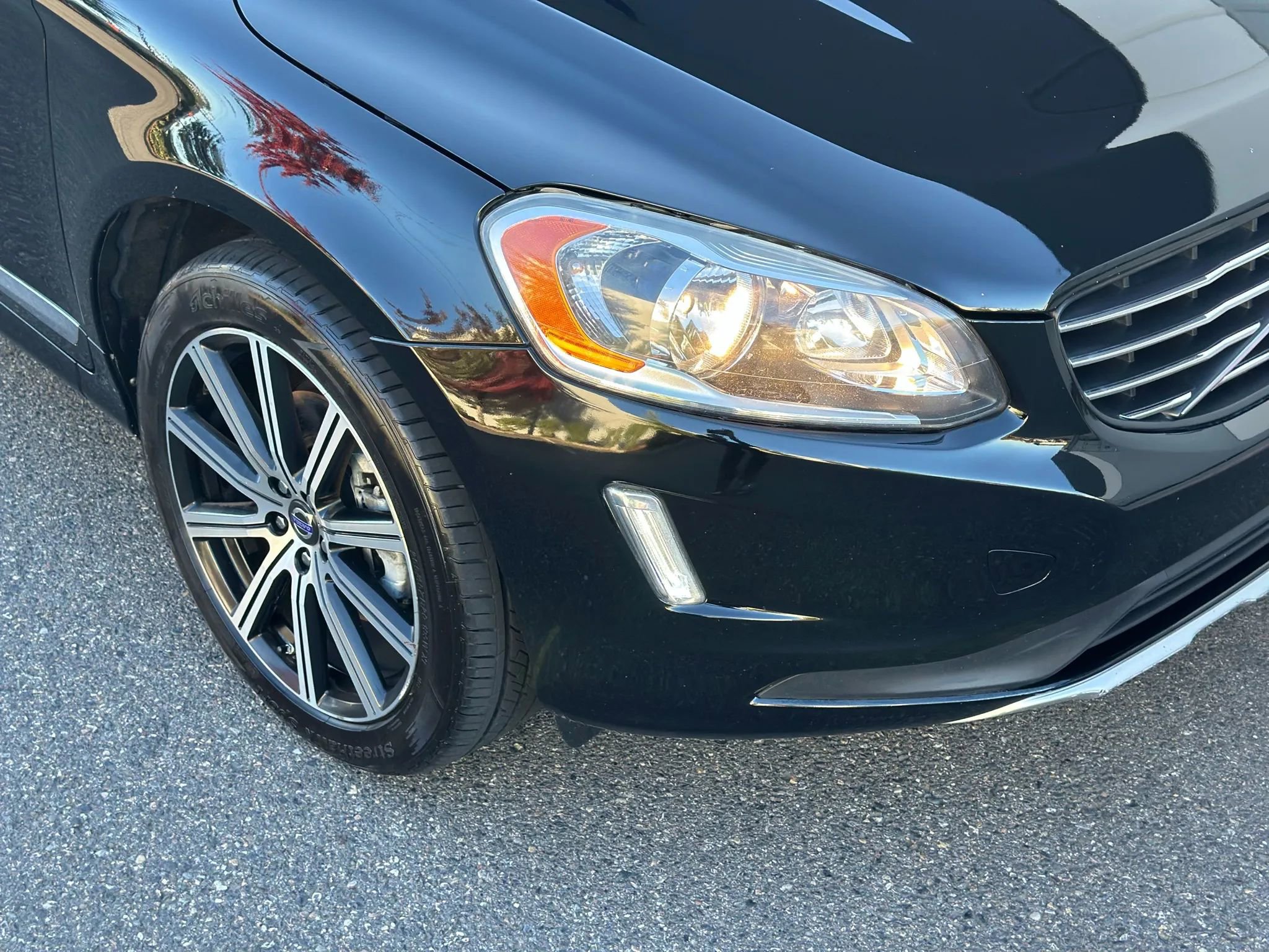 Used 2015 Volvo XC60 T5 w/ Proximity Package image 30