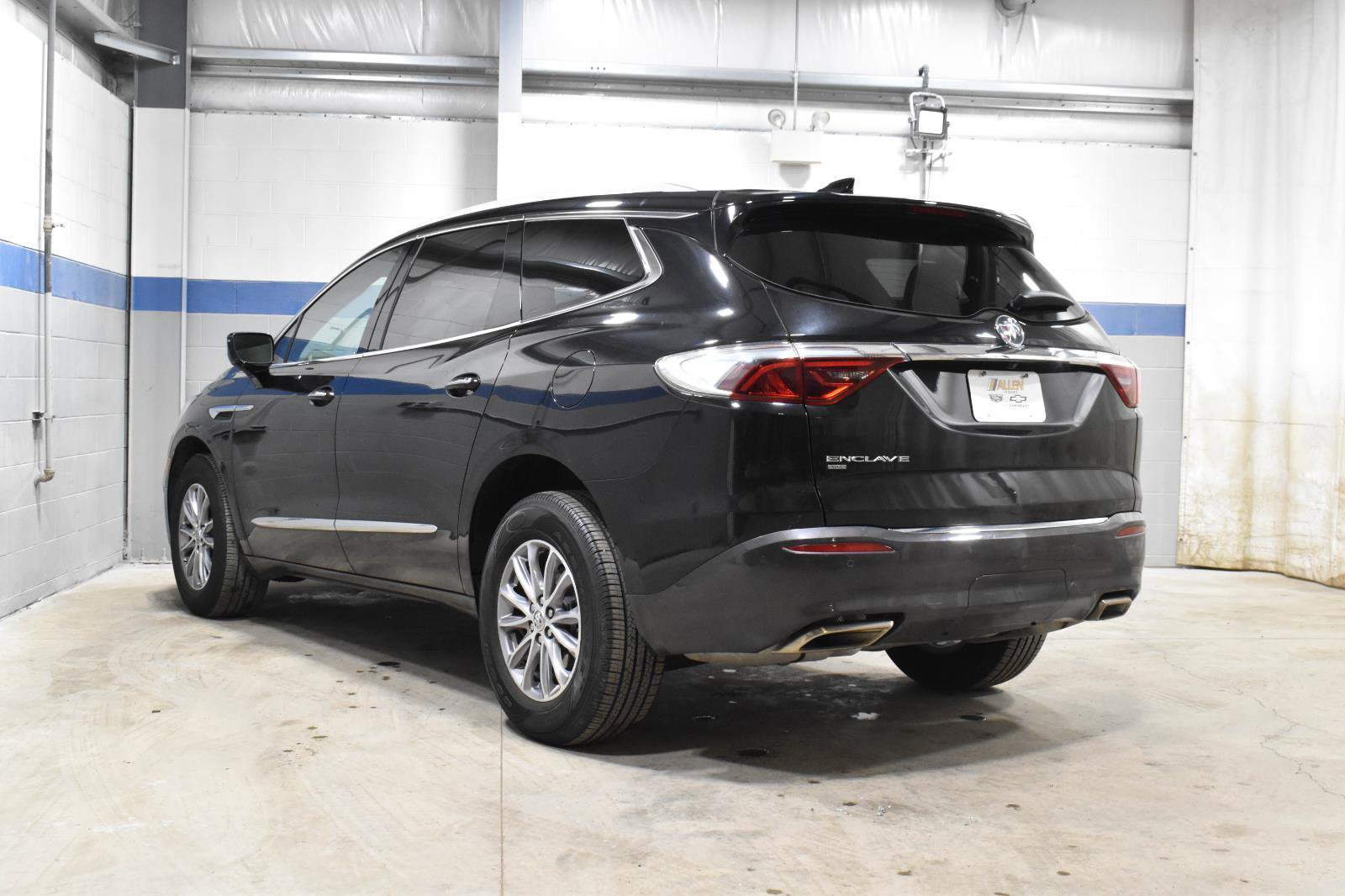 Used 2023 Buick Enclave Essence image 9