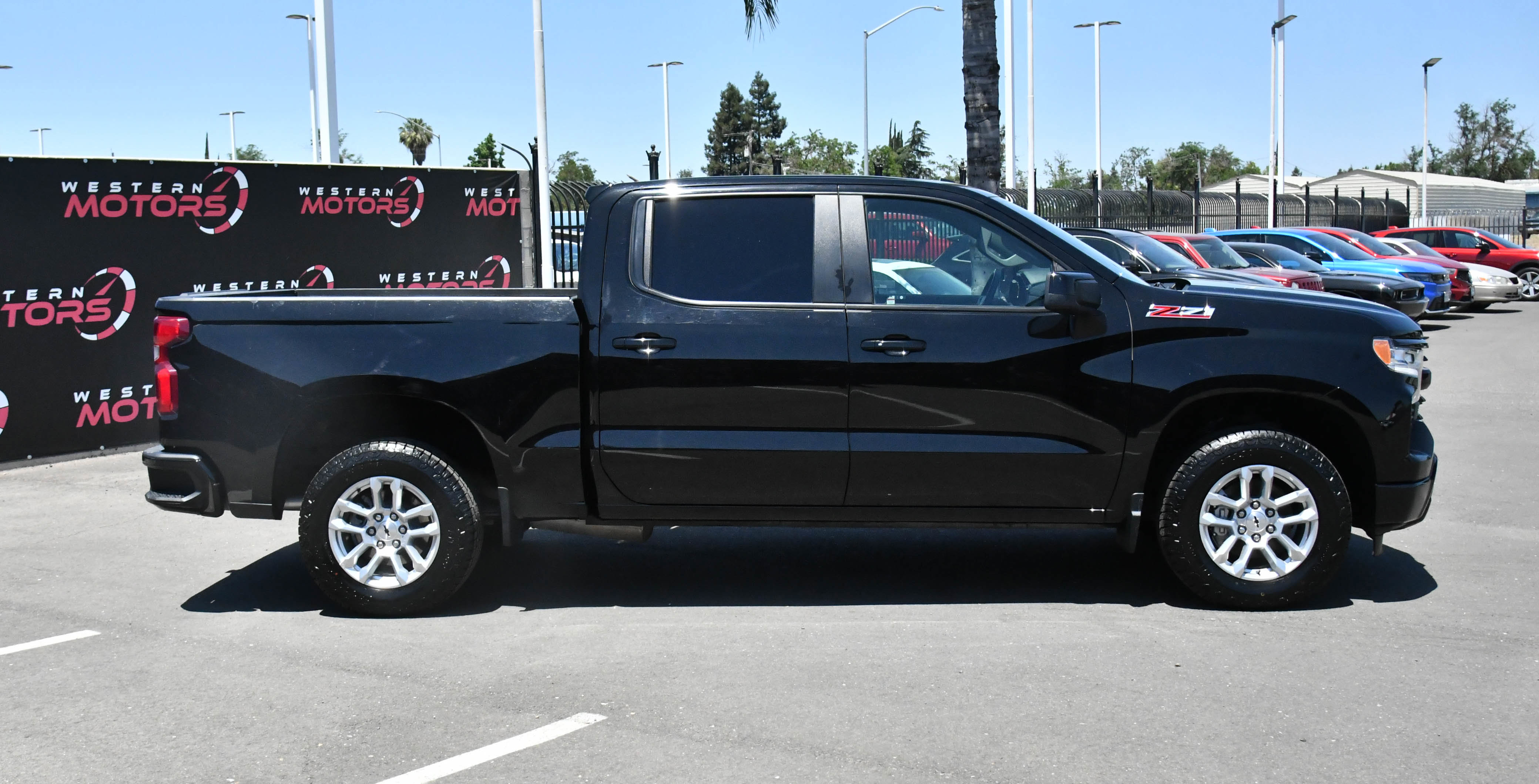 Used 2024 Chevrolet Silverado 1500 RST AWD/4WD image 9