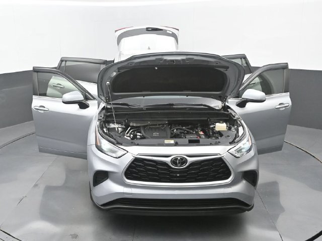Used 2023 Toyota Highlander L FWD image 33