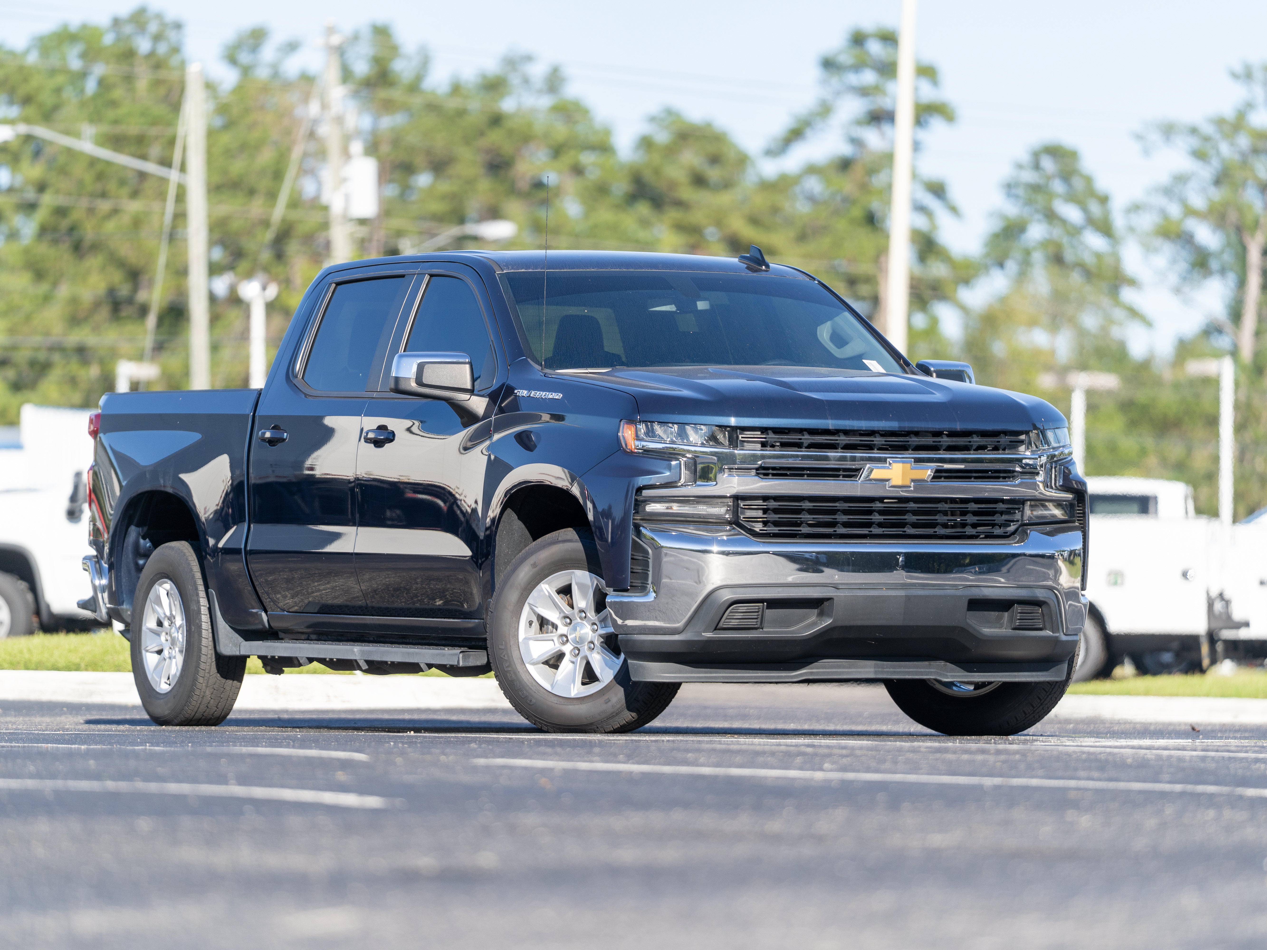 Used 2021 Chevrolet Silverado 1500 LT RWD image 2