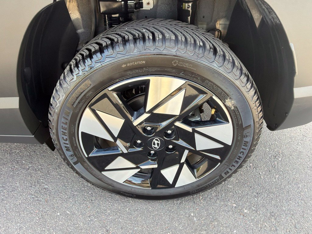 Used 2024 Hyundai Kona SEL AWD/4WD image 17